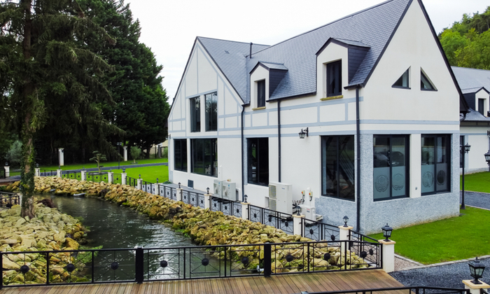 Luxury villa with pool & sauna ideal for an unforgettable event €400