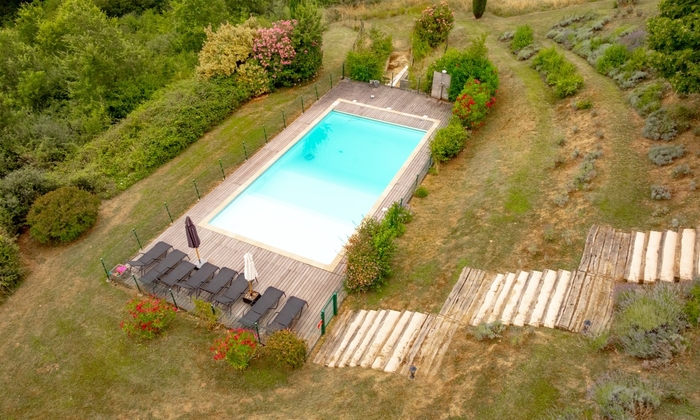Magnifique gîte entier avec piscine et vue 36 €