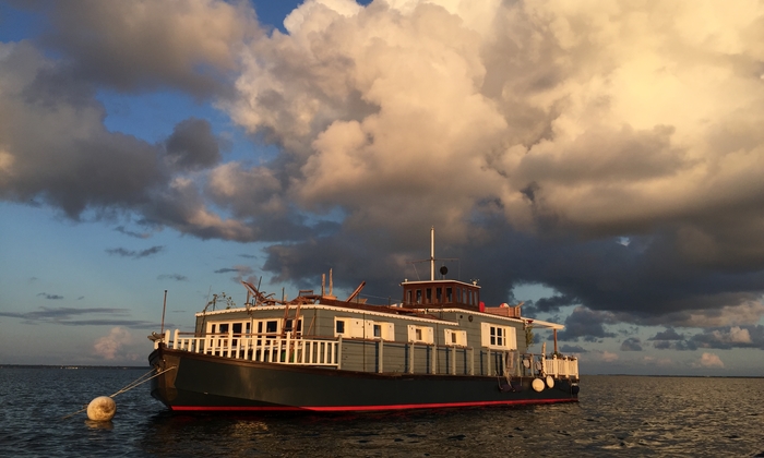 The Floating Villa in Lège-Cap-Ferret €80