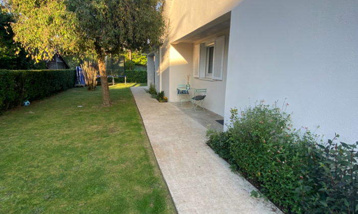 Location grande salle de réception de 90m2 avec cuisine ouverte - jardin avec piscine 175 €