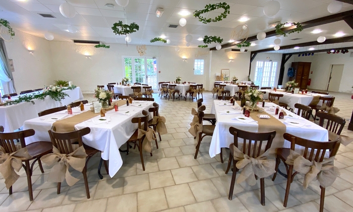 Large fully equipped reception room €17