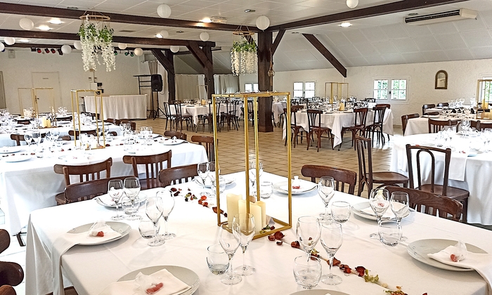 Large fully equipped reception room €17