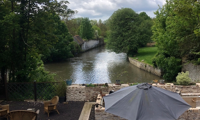 Location salles de réception avec magnifique terrasse sur l'Eure 300 €