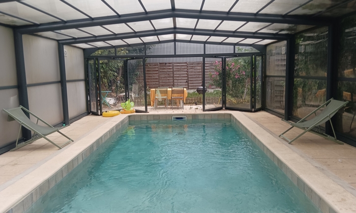 Maison du Bonheur Chelles – Lieu privé avec piscine chauffée & sauna €200