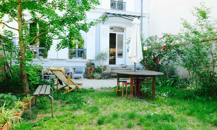 Bourgeois house 200m from Paris €90