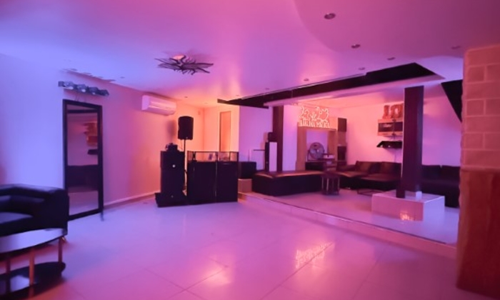 Location maison type Manoir - Loft à Paris 270 €