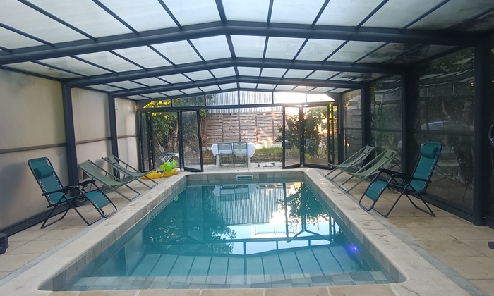 Maison du Bonheur Chelles – Lieu privé avec piscine chauffée & sauna €200