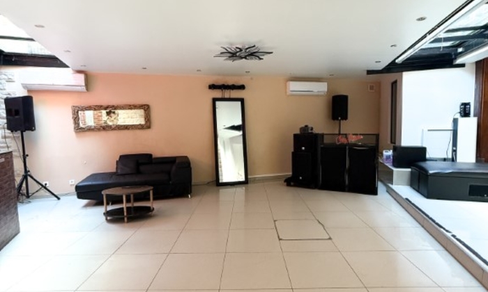 Location maison type Manoir - Loft à Paris 270 €