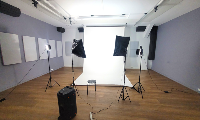 Grand Studio photo vidéo (24h/24 7j/7) – Photo, tournage, tv, podcast, formation – Paris 36 €