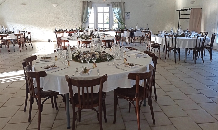 Large fully equipped reception room €17